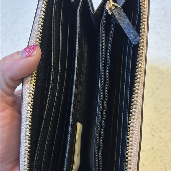 Kate Spade Beige and Black Wallet - Picture 5 of 8